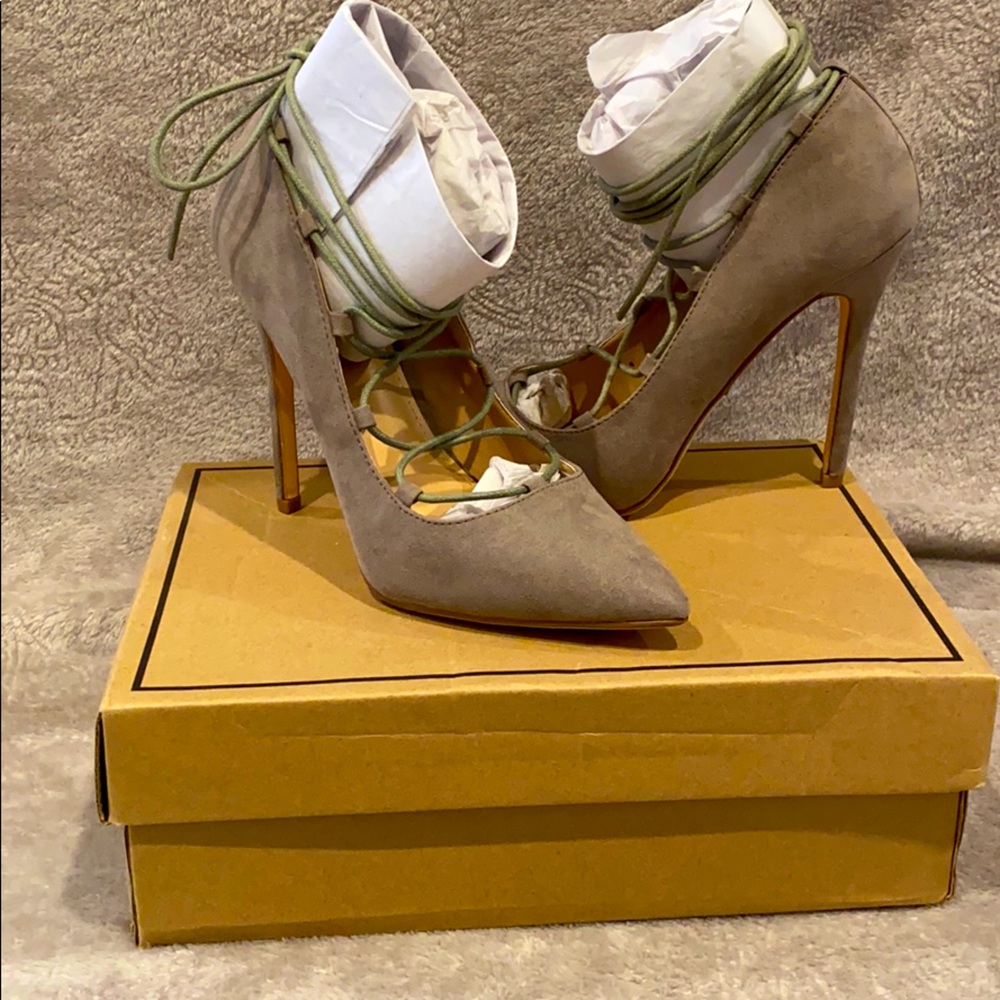 Gray lace up pumps